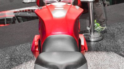 Mahindra Mojo accessories red at Auto Expo 2016