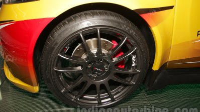 Mahindra e2o Sports wheel detail at Auto Expo 2016