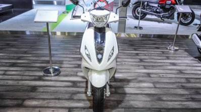 Piaggio Fly 125 front at Auto Expo 2016