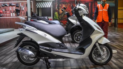 Piaggio Fly 125 side at Auto Expo 2016