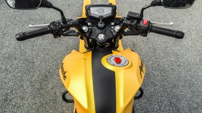 TVS Apache RTR 200 4V rider view review