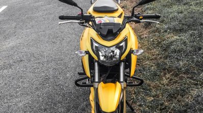 TVS Apache RTR 200 4V yellow front review