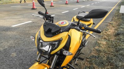 TVS Apache RTR 200 4V yellow tank shrouds review