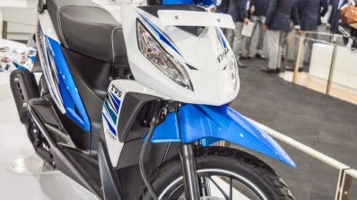 TVS Dazz DFI white and blue at Auto Expo 2016