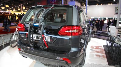 Tata HEXA TUFF rear angle Auto Expo 2016
