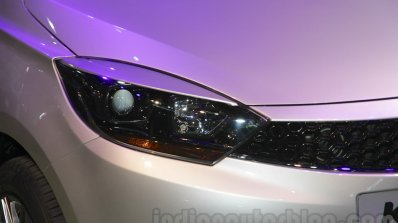 Tata Kite 5 headlight at Auto Expo 2016