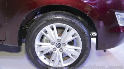 Toyota Innova Crysta 2.8 Z rim at the Auto Expo 2016