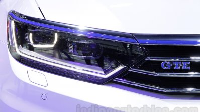 VW Passat GTE headlamp at 2016 Auto Expo