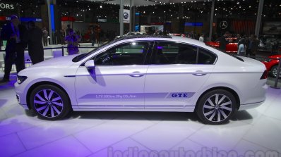 VW Passat GTE side at 2016 Auto Expo
