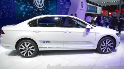 VW Passat GTE side profile at 2016 Auto Expo