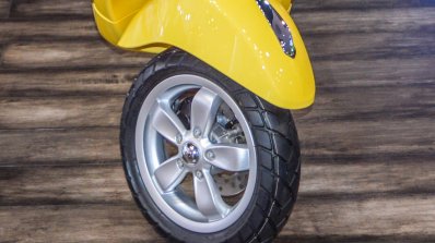 Vespa VXL 150 yellow alloy wheel at Auto Expo 2016