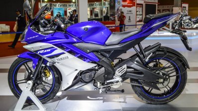 Yamaha R15 V2 Revving Blue at Auto Expo 2016