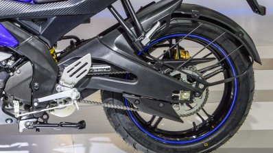 Yamaha R15 V2 Revving Blue swingarm at Auto Expo 2016