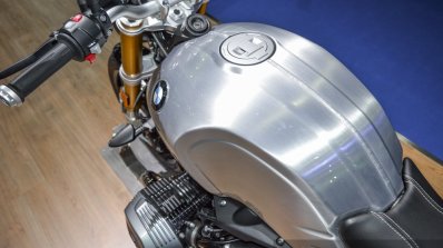 2016 BMW R nineT brushed aluminium tank welding seam at 2016 BIMS