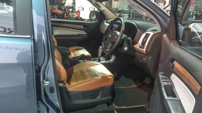 2016 Chevrolet Trailblazer Premier (facelift) front seat at 2016 BIMS