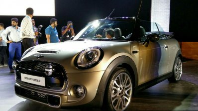 2016 Mini Convertible front quarters India launched