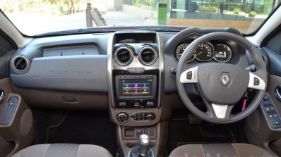 2016 Renault Duster facelift AMT dashboard Review