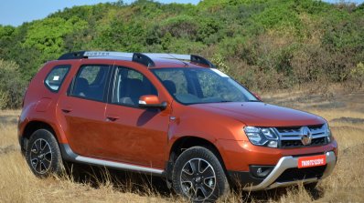 2016 Renault Duster facelift AMT front quarter Review