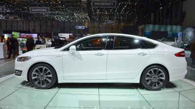 Ford Mondeo Vignale side at 2016 Geneva Motor Show