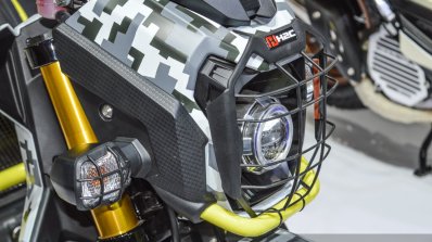 Honda Zoomer-X by X-Paint headlamp guard at 2016 BIMS