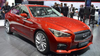 Infiniti Q50 Hybrid front three quarters at the 2016 Geneva Motor Show