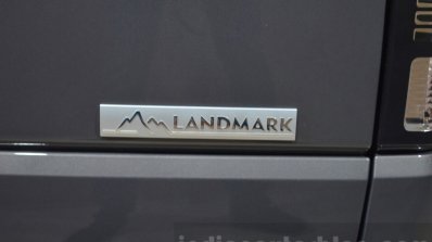 Land Rover Discovery Landmark Edition badge