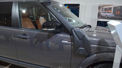 Land Rover Discovery Landmark Edition window