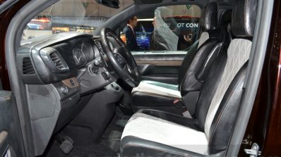 Peugeot Traveller iLab front seats at 2016 Geneva Motor Show