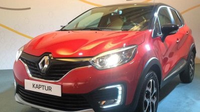 Renault Kaptur red and black