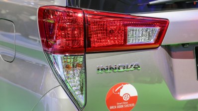 2016 Toyota Innova tail lamp second image 2016 IIMS