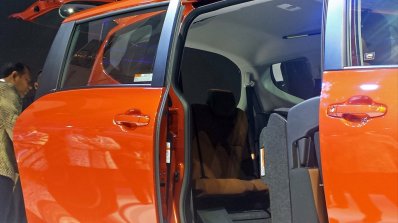 ASEAN-spec 2016 Toyota Sienta sliding door