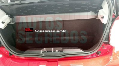 Fiat Mobi boot spy shot
