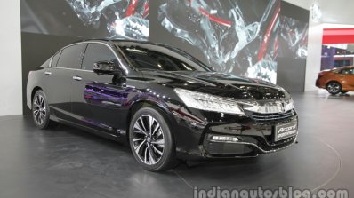 2016 Honda Accord Sport Hybrid (facelift) at Auto China 2016 front three quarters