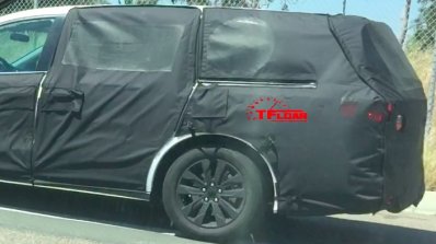 2017 Honda Odyssey spy shot