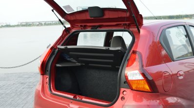 Datsun redi-GO tailgate and parcel shelf Review