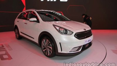 Kia Niro at Auto China 2016 front three quarters right side