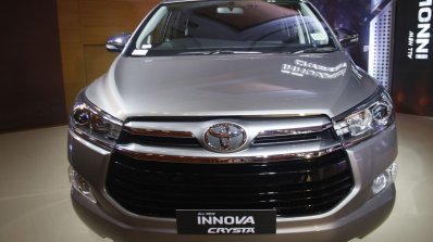 Toyota Innova Crysta 2.4 Z front images