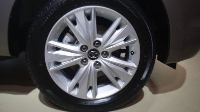Toyota Innova Crysta 2.4 Z wheel images