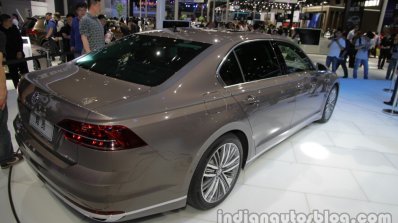VW Phideon rear three quarters right side at Auto China 2016