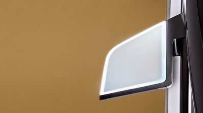 Volvo XC40 door mirror teaser
