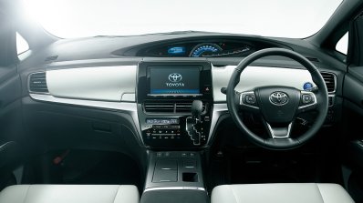 2016 Toyota Estima Hybrid (facelift) dashboard