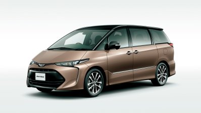 2016 Toyota Estima (facelift) front three quarters