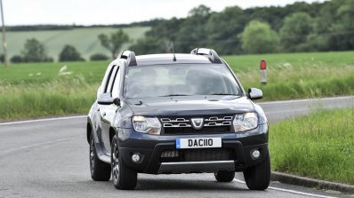 2017 Dacia Duster front three quarters right side