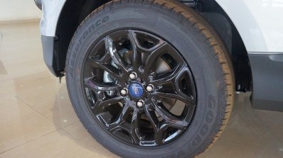 India-spec Ford EcoSport Black Edition wheel images