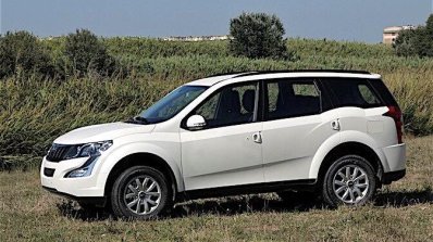 Mahindra XUV500 facelift front three quarters Kenyan launch