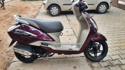 TVS Jupiter MillionR Edition (with front disc brake) side In Images