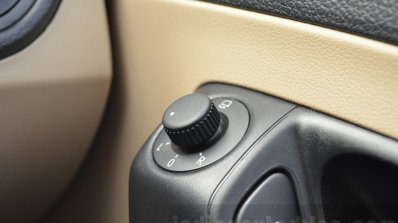 VW Ameo 1.2 Petrol wing mirror controls Review