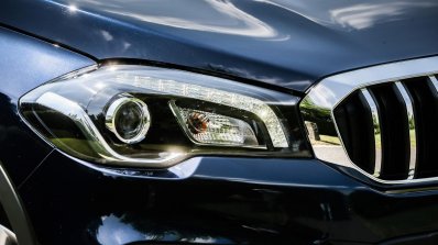 2017 (Maruti) Suzuki S-Cross (facelift) headlamp unveiled