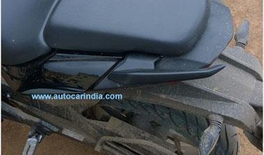 Bajaj Pulsar CS400 seating layout