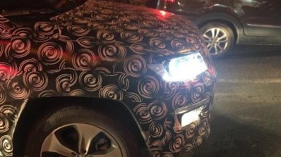 Jeep 551 (Jeep C-SUV) headlights on spy shot